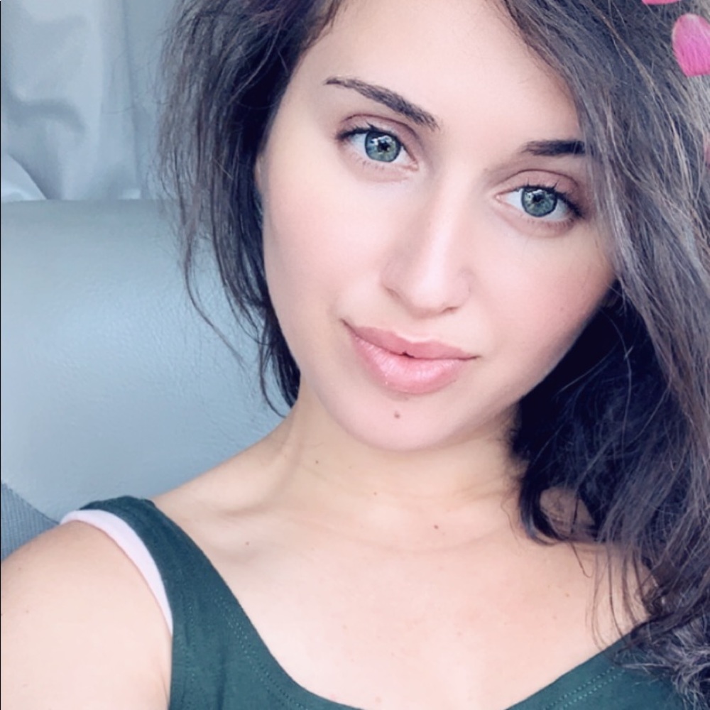 Meet your Posher, Estera